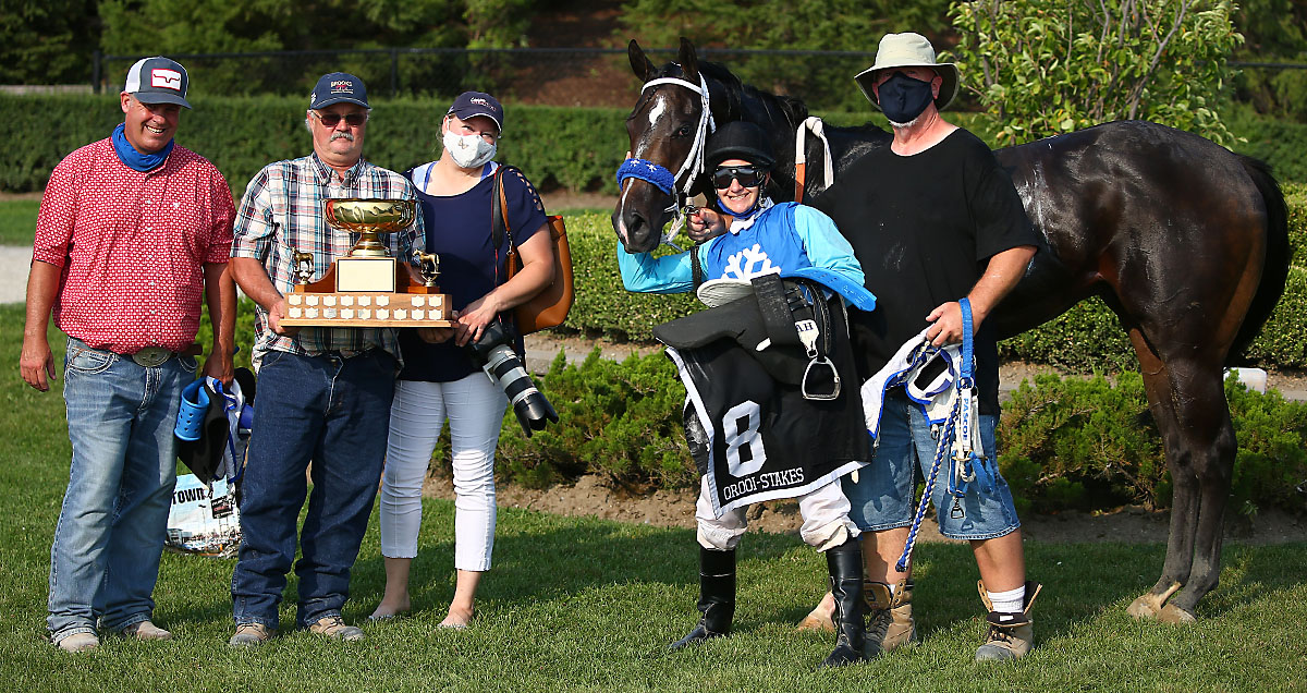 Countryfried Chicken Flies in Ontario Bred Derby / 'Ivory' Sets Track Record