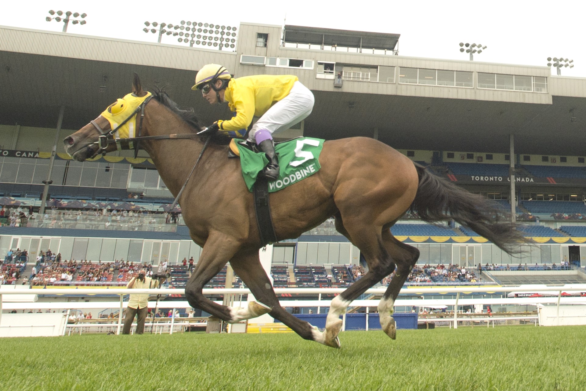 Patches O’Houlihan and jockey Daisuke Fukumoto winning the Lake Huron Stakes on July 8, 2023 at Woodbine (Michael Burns Photo)